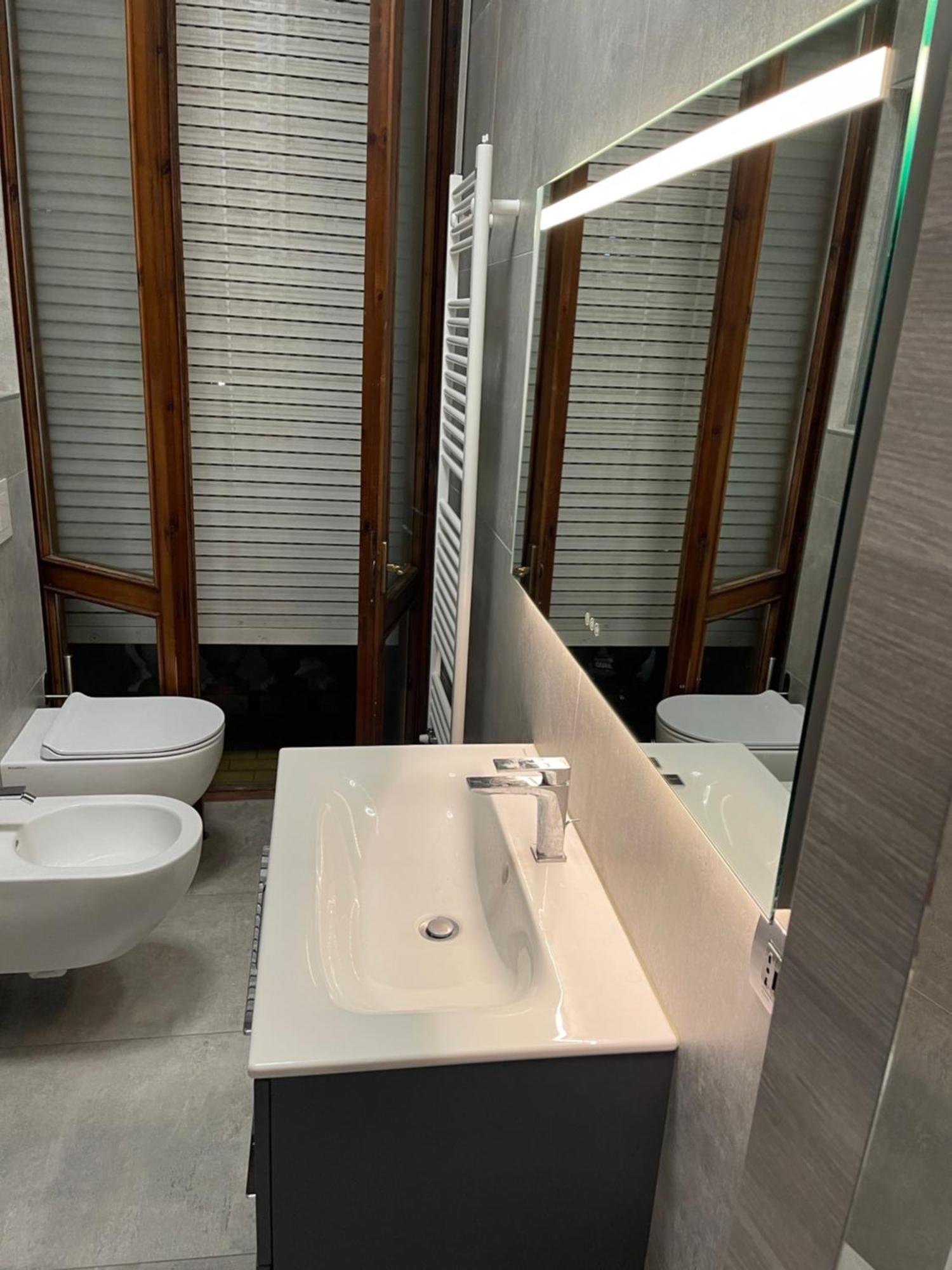 Apartamento Bilocale Zona Navigli Milán Exterior foto
