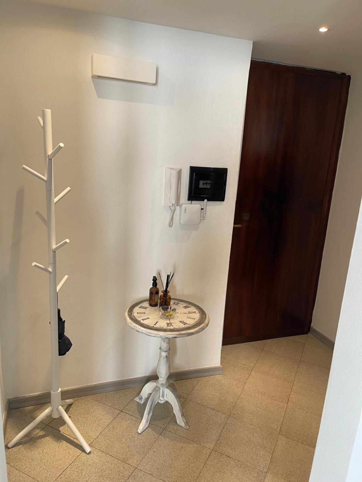 Apartamento Bilocale Zona Navigli Milán Exterior foto